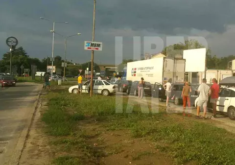 Aglomerație la intrarea în țară dinspre Bulgaria, după mini-vacanța de 1 mai; MAE avertizează că peste 5.000 de autoturisme au ieșit din țară pe la Ruse