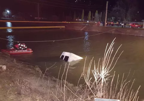 UPDATE / Accident cu nouă morți, în județul Neamț. Ultima persoană dispărută, găsită de scafandri