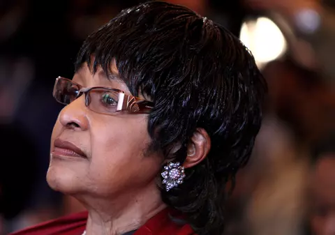 Winnie Mandela a murit. Fosta soția a lui Nelson Mandela avea 81 de ani