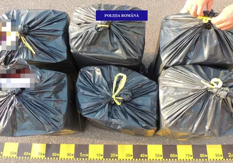 Se plimba pe stradă cu 60.000 de țigări de contrabandă băgate în saci de gunoi. Traficantul a fost prins și s-a ales cu dosar penal