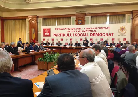 REPORTAJ. Dragnea şi Dăncilă, în uralele pensionarilor PSD. „Ghioceii de la tâmplele voastre, un model de viaţă”
