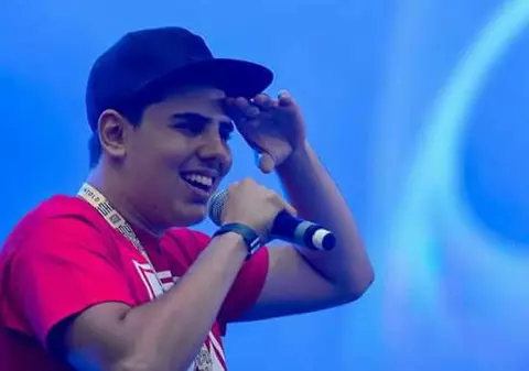 Povestea lui Cosmin Marinescu, hocheistul bătut de colegii maghiari din națională. ”Fasole” al nostru s-a lăsat și cântă rap! Aho, adversarul său de la FOTE 2013, a ajuns în NHL și e golgheterul CM