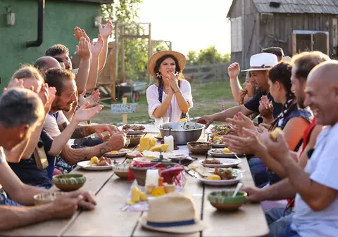 Marea finală de la „Ferma vedetelor” se apropie. Cum s-au pozat concurenții înainte de Festivalul “Oaia alba, oaia neagră”