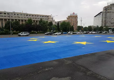 VIDEO | Sute de români au adus „Odă Bucuriei” în Piața Victoriei, de Ziua Europei