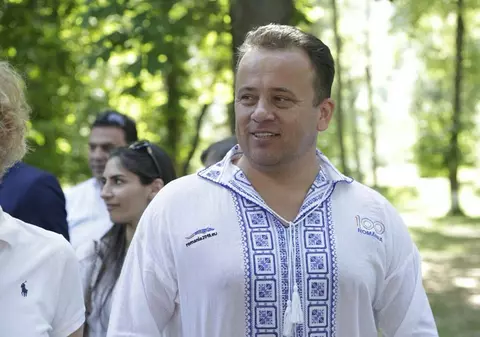 Glumă vulgară a unui fost ministru al Educatiei, pe Facebook; Liviu Marian Pop: ”PLM, mă duc la muncă”