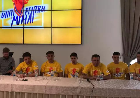 Discurs emoționant al lui Neșu înaintea galei ”Uniți pentru Mihai”: ”Am stat toată noapte și...”. Hagi: ”Să vedem ce mai știm cu mingea”