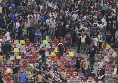 Bătaie pe străzi după FCSB - Astra! Ororile războiului, episodul 2. După ce l-au batjocorit pe Duckadam, suporterii din Peluza Sud i-au atacat pe susținătorii echipei lui Becali