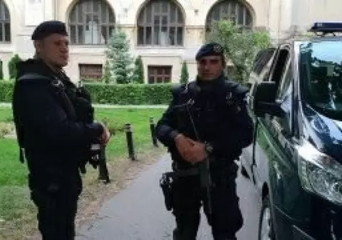 Jandarmi înarmați la protestele din Piața Victoriei. ”Este vorba de o structură antiteroristă”, explică șefii Jandarmeriei