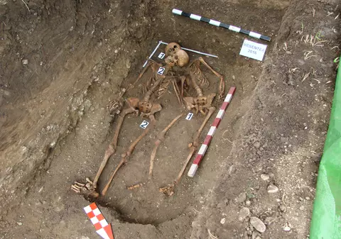 Zece victime executate de regimului comunist, căutate în cimitirul Pomenirea din Arad