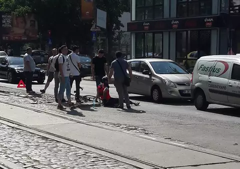 #salvatipipera. Un biciclist a fost lovit de un microbuz, lângă stația de metrou Pipera (M2)