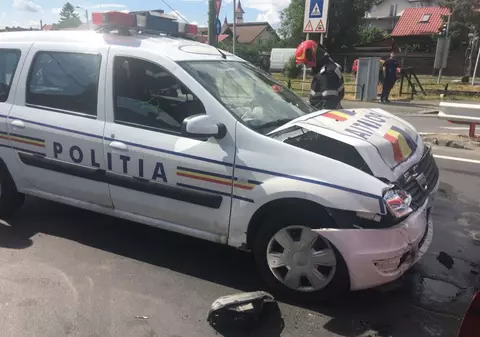 FOTO/ O polițistă din Brașov a fost rănită în trafic de un șofer care nu a dat prioritate