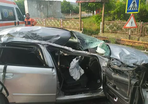 Accident șocant la Hanul Morilor în Constanța. Un tânăr a murit după ce a intrat în plin într-un autobuz