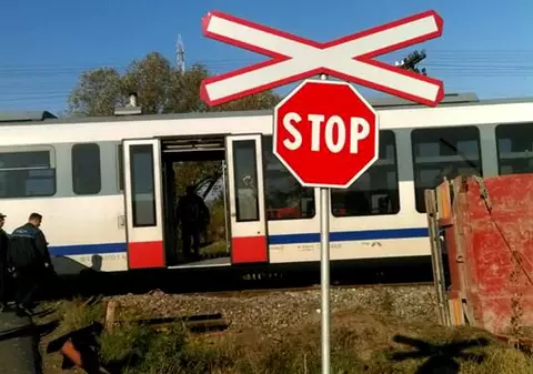 UPDATE: Accident de tren în Italia, în apropiere de Torino. Un român a fost spulberat de locomotivă / FOTO&VIDEO