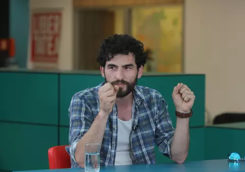 EXCLUSIV/ Corneliu Ulici de la “Visuri la cheie” e meșter la el acasă: “Pun faianță, gresie, dacă ai nevoie”