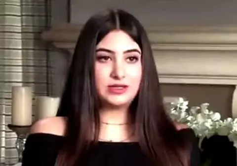 VIDEO | O adolescentă din SUA este supărată ca mama ei a forțat-o să trăiască ”doar” cu 1.000 de dolari pe lună