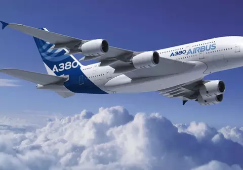 Parbrizul unui avion Airbus s-a spart. Aparatul plin cu călători a aterizat de urgență
