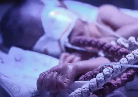 Alessia, o fetiță care cântărea 500 de grame la naștere, a fost salvată datorită unui ventilator donat