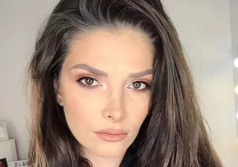 Reacția Alinei Pușcaș după ce i-a fost comentată ținuta purtată la Viva Party. "Nu prea am înțeles"