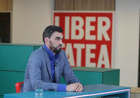 Opera bate filmul! Spectacol pe scene plutitoare și cu proiecții 3D, buget de 200.000 de euro