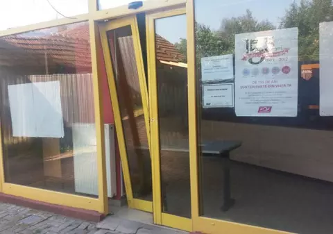 Un oficiu poștal din Arad a fost spart din nou de hoți. Ar fi fost furate mai multe colete