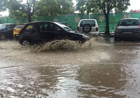 Cod galben de averse în Ilfov și alte 13 județe. Vreme instabilă, cu vânt și ploi abundente