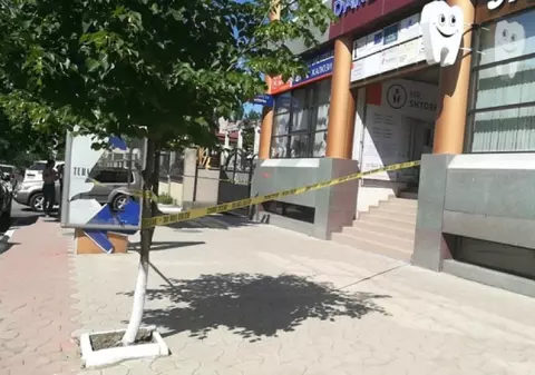 Un bărbat din Moldova s-a împușcat în cap, într-o bancă. Nu mai putea să plătească creditul |FOTO