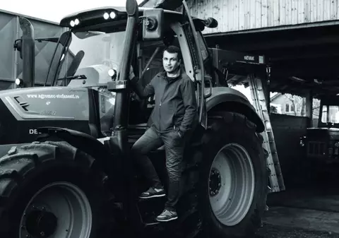 Cum e să lucrezi într-un birou pe roți. A renunțat la un job într-o multinațională ca să lucreze pe tractor