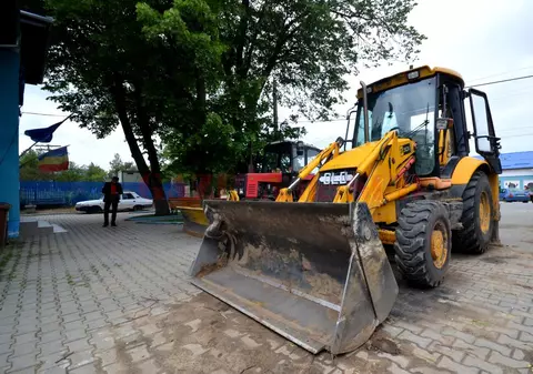 Un bărbat de 57 de ani a murit strivit, de Ziua Muncii, de un buldoexcavator în Vaslui