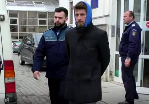 Bărbatul din Brașov care și-a ucis soția și cei doi copii a fost condamnat la un an de închisoare