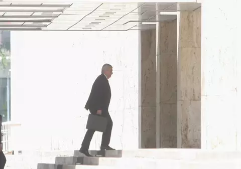 UPDATE/ Tensiuni în coaliţie, după scandalul Pilonului II. Dragnea şi Tăriceanu, discuții cu Viorica Dăncilă, la Guvern