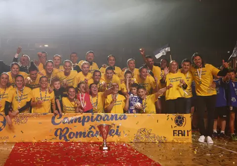 Petrecerea de titlu a handbalistelor CSM București. Au primit medaliile de campioane ale Ligii Naționale de handbal feminin