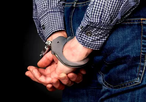 Un hoț a fugit din Secția 7 de poliție unde era audiat. Polițistul care nu a asigurat ușa camerei de anchetă  este acum cercetat