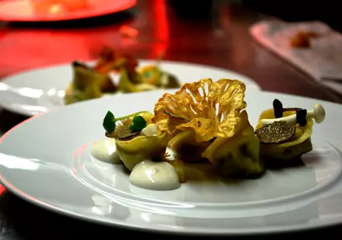 Cele mai bune restaurante din România, conform Gault&Millau 2018. Alexandru Petricean, poreclit D'Artagnan de la Masterchef, e bucătarul-șef al anului