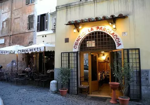 Trips&triks/Parolaccia sau cum e să intri într-un restaurant din Roma, să fii înjurat în limba ta și tu să aplauzi! - VIDEO
