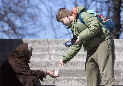 FOTO | Poliția a descoperit că un cerșetor care murise avea aproape un 1 milion de lire sterline la bancă