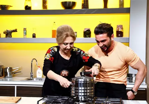 Dorian Popa și mama lui fac echipă în bucătăria ,,Chefi la cuțite”