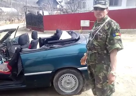 VIDEO/ Cicică din Solonț, mai aproape de un BMW adevărat. Crește toată vara curci pe muzică oltenească