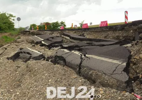 Crater adânc de trei metri, în Pasul Mesteacăn. Drumul tocmai fusese reabilitat |VIDEO