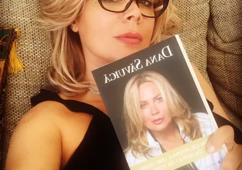 Dana Săvuică  își lansează cartea de debut, “Din călătoriile unei femei cu suflet de copil “