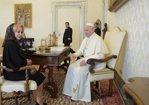 Culisele întâlnirii Dăncilă - Papa Francisc de la Vatican: ce a spus Suveranul Pontif şi a omis Guvernul în comunicat