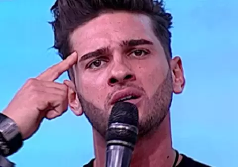 VIDEO / Reacția lui Dorian Popa după ce o copilă a dansat provocator alături de el. Înregistrarea care a stârnit controverse