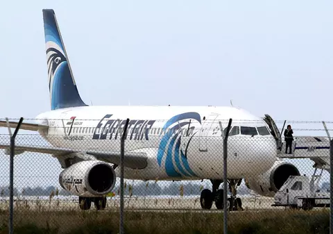 Prăbușirea avionului EgyptAir ar fi fost provocată de un iPhone din cabina piloților
