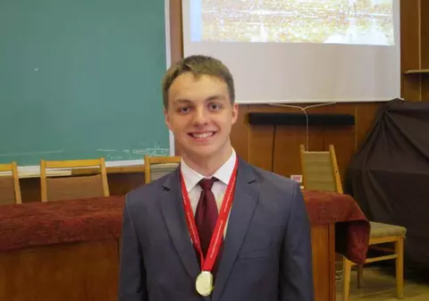 Elevul Răzvan Ursu din Constanța, medaliat cu aur la Olimpiada Asiatică de Fizică