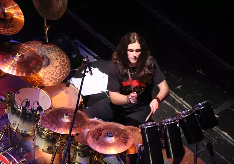 VIDEO/ Bateristul lui Covaci - mai tare decât Țăndărică? Povestea puștiului care cântă la tobe de la 2 ani