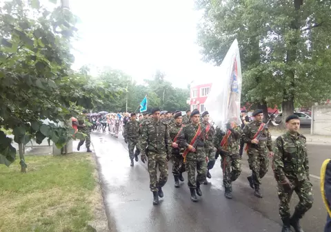 Sute de persoane au participat la procesiunea tradiţională de Înălţare şi de Ziua Eroilor de la Galați/ GALERIE FOTO