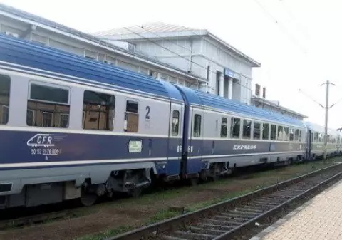 Un bărbat a murit în gara Buzău, imediat ce a coborât din tren. Ce au observat paramedicii