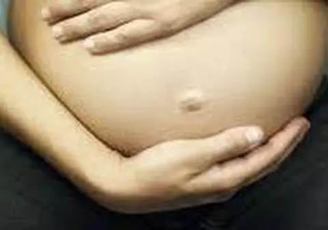 Tânără însărcinată din Botoșani, aproape de comă alcoolică. Femeia s-a prăbușit în primărie