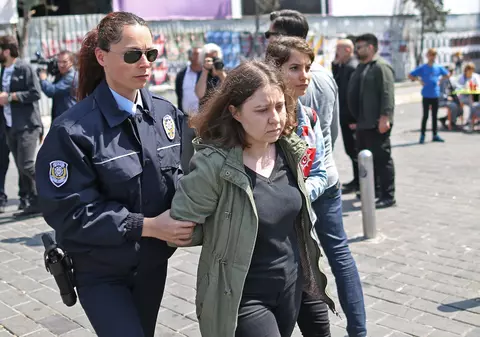 Poliția turcă a făcut zeci de arestări la Istanbul, de 1 Mai. Și în Paris au fost violențe