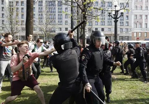 GALERIE FOTO | Peste 1.000 de oameni arestați în timpul unor proteste în Rusia