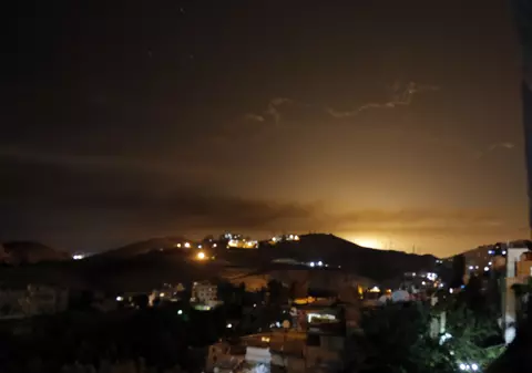 Iranul a tras 20 de rachete către Platoul Golan. Israelienii au răspuns cu 28 de avioane şi 70 de rachete